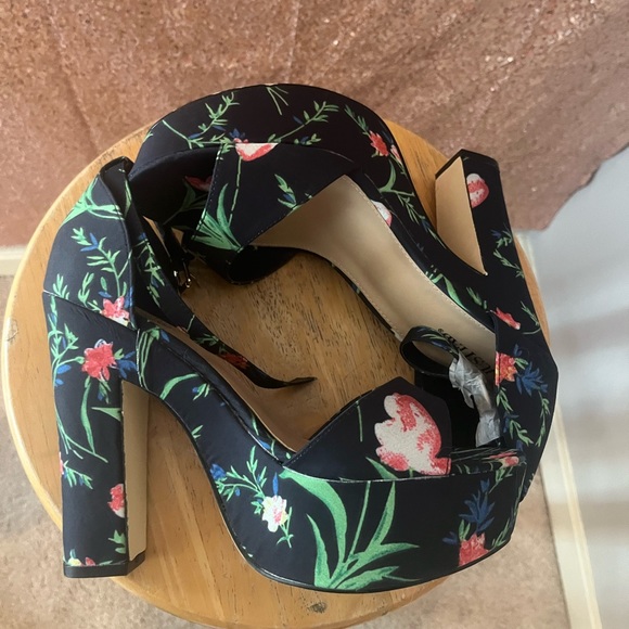 Floral mini platform sandal. JustFab. Size: 9w. - Picture 3 of 5